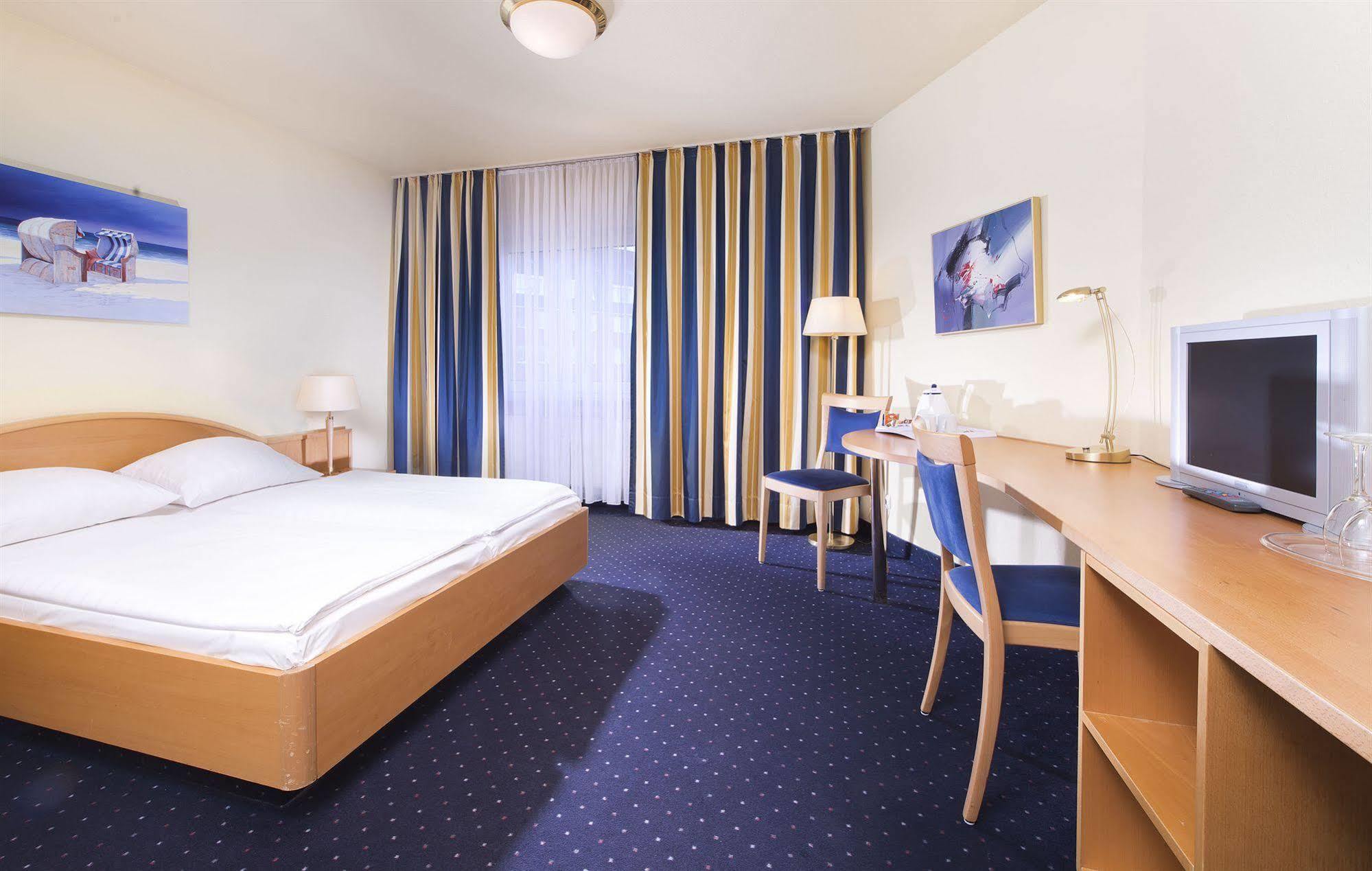 Hotel Tryp By Wyndham Aquamarin Lubeck